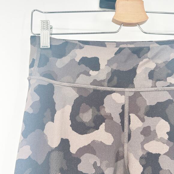 Athleta Girls Active Athleisure Printed Chit Chat Tights Camo Leggings‎ Size 16 - Picture 3 of 7